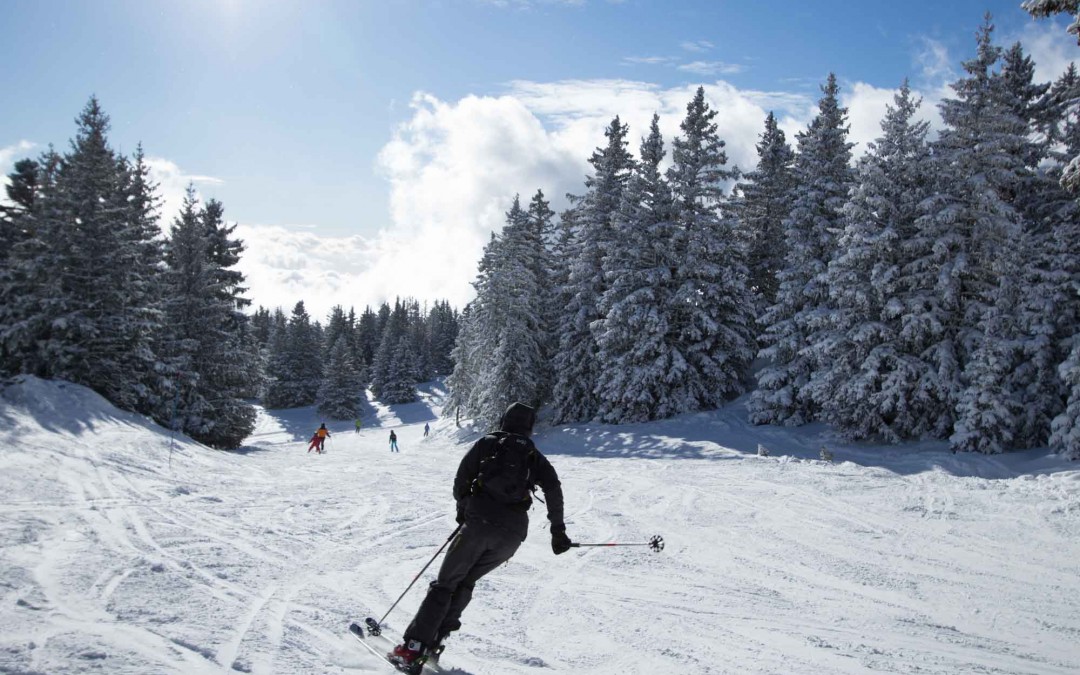 Skieuse sur les pistes de Chamrousse en janvier